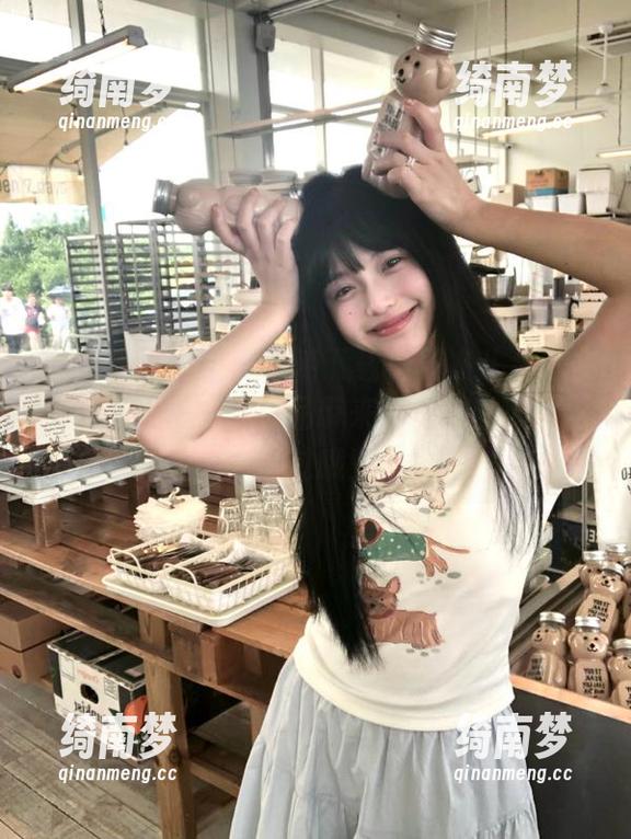 Feilin嗲囡囡 - 高清下载小果冻儿女王写真，享受每一幅作品带来的视觉盛宴，别错过哦！