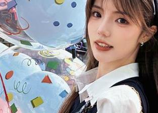 Feilin嗲囡囡 - 沐娜娜的私房校服图集：展现古典气质与现代风尚的完美融合