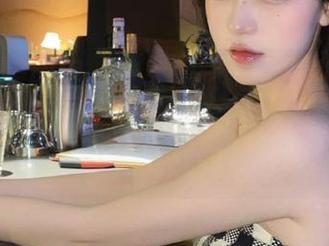 GIRLT果团网 - 获取周晓唯女王的经典写真，网盘下载限时开放，快来抢先体验非凡魅力！
