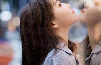 HuaYan花の颜 - 迷人短裙搭配完美笑容，伊小七MoMo美图合集让你每天都想拥有时尚感！