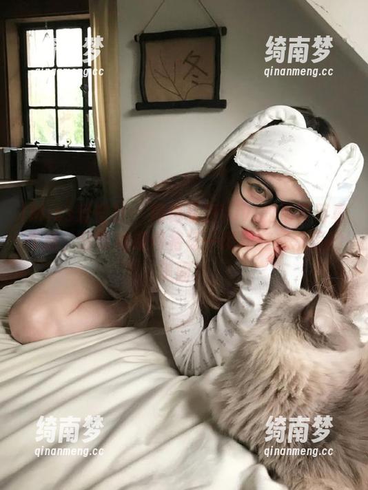 IMiss爱蜜社-乐薇Vivi IMiss爱蜜社 - 揭秘乐薇Vivi的吊带写真作品,分享她如何将每一瞬间变成永恒的美丽!