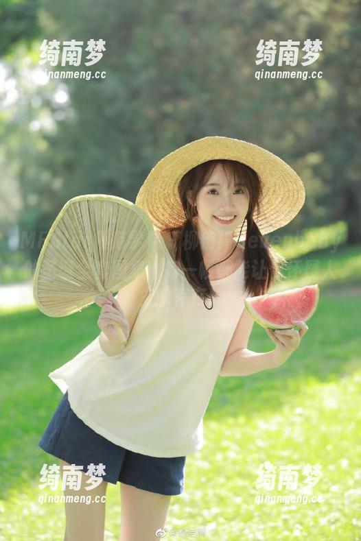MFStar模范学院 - 柳侑绮Sevenbaby的圣诞全套图集：每一帧都能让你怀疑人生的存在！