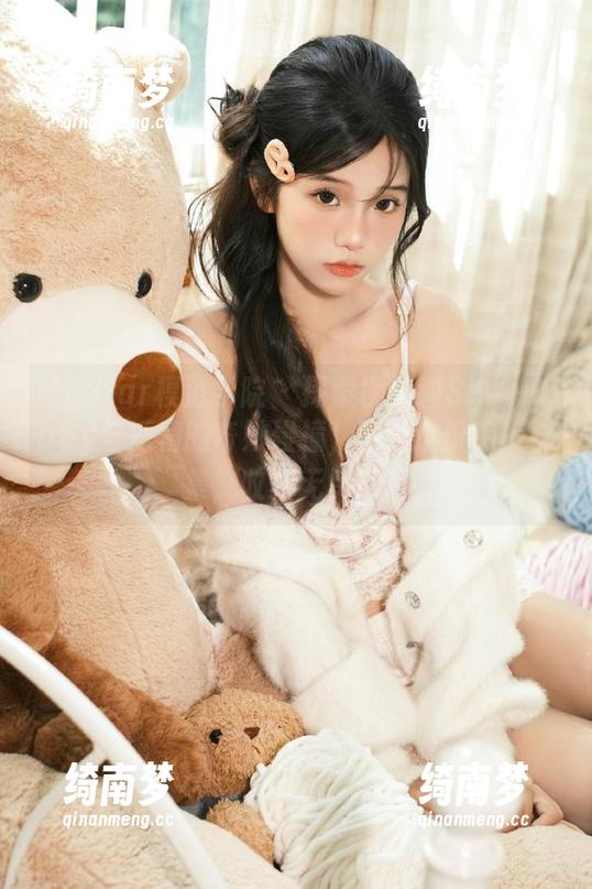 MFStar模范学院 - 探索柳侑绮Sevenbaby与短裙的奇妙碰撞，下载这份绝美合集，收获无尽惊喜