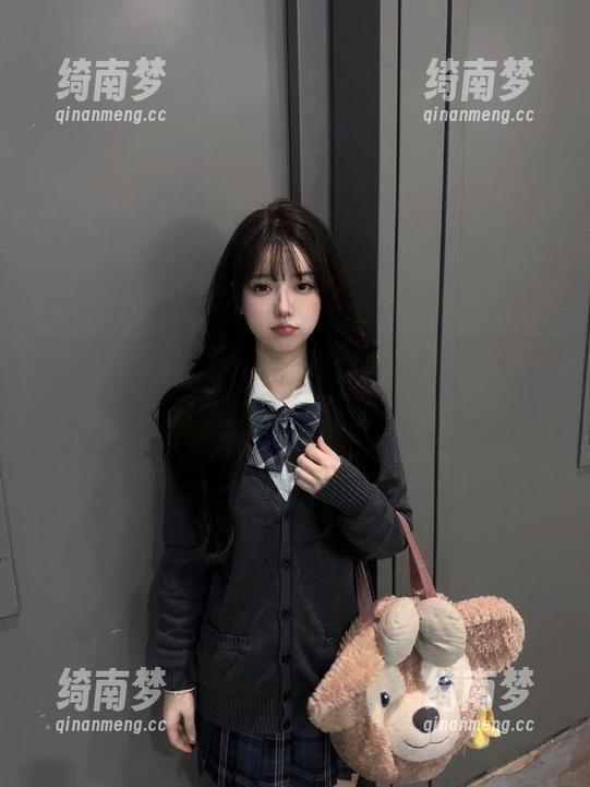 MFStar模范学院 - 韩好甜全新连衣裙写真集：最新图库作品归来，尽显优雅魅力