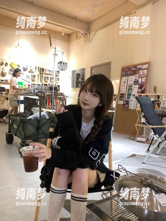 MiStar魅妍社 - 最新小乔Joyi黑色写真原图欣赏，展现出她的无限风情