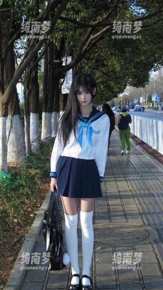 MiStar魅妍社 - 果儿Victoria的吊带写真全集，完美捕捉她的纯真与俏皮，快来与我们分享这份美好吧！