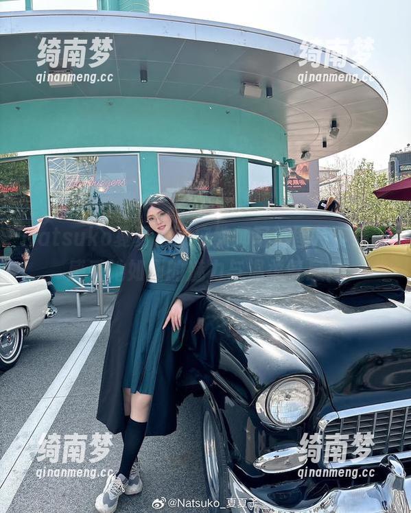 Natsuko夏夏子家庭教师写真图片下载，感受她如画的魅力与温柔气息！