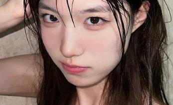 PDL潘多拉 - 尽情欣赏最新可乐VickyJK的写真杰作，原图透视她与众不同的时尚视角。