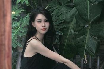 无圣光环境中的PoppaChan黑丝写真合集，展现性感与优雅的完美结合