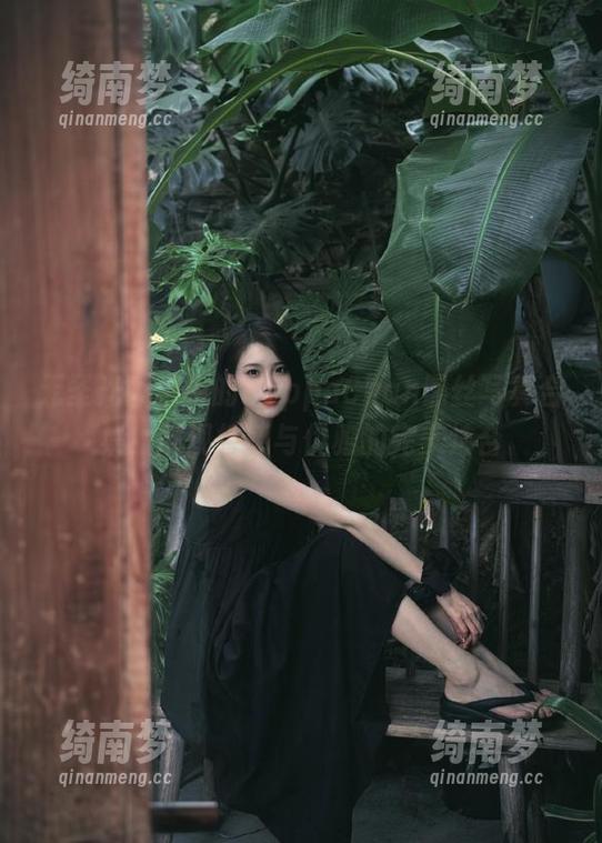 无圣光环境中的PoppaChan黑丝写真合集，展现性感与优雅的完美结合