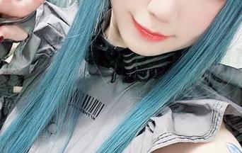 准备好了吗？观看Sameki黑色写真合集，让你在昏暗中找到闪亮的灵魂！