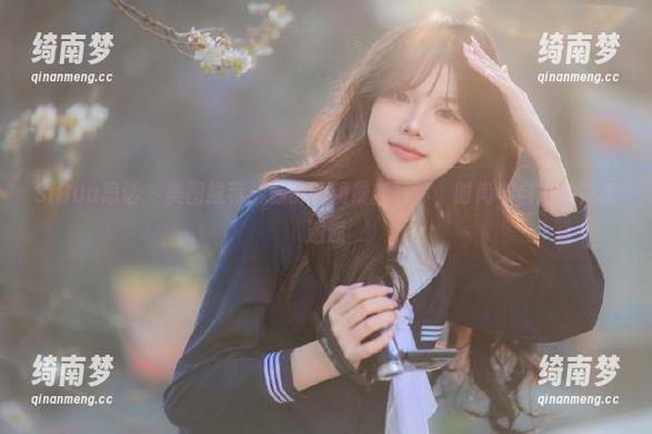 SiHua思话 - 美图推荐：苏羽眼镜最新写真，时尚与自然的完美邂逅