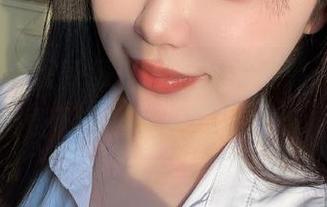 获取Tina很妖孽呀高跟鞋写真高清作品，免费下载独特风格与气场！