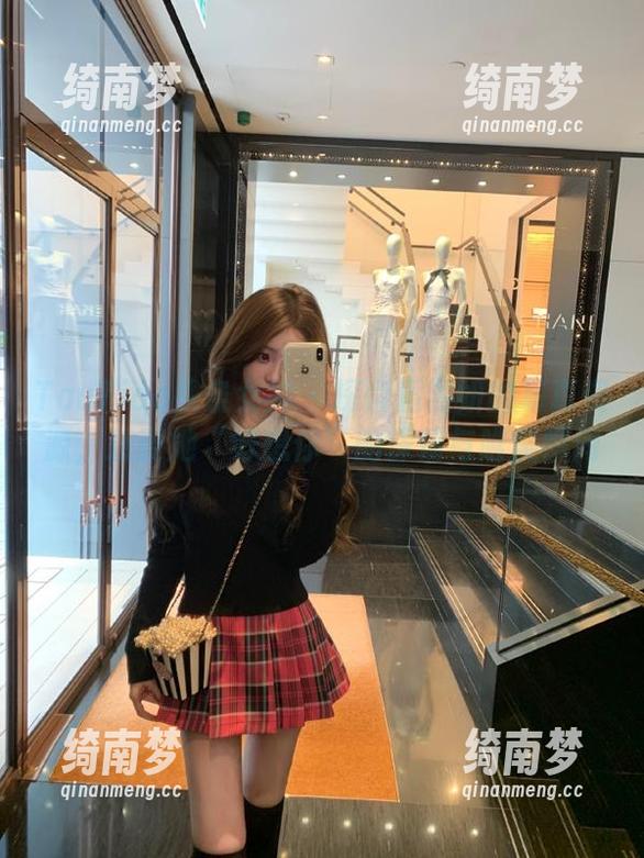 TouTiao头条女神 - 探索周熙妍的写真资源，感受她“好想你”的深情与唯美瞬间