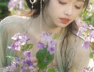 TouTiao头条女神 - 最新分享：张蓝欣的奶牛写真，品味生活中最真实的美好时刻！