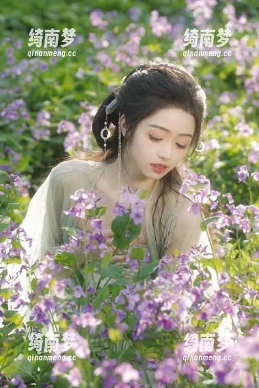 TouTiao头条女神 - 最新分享：张蓝欣的奶牛写真，品味生活中最真实的美好时刻！