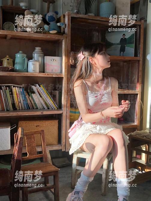 TouTiao头条女神 - 高韩菲的黑色写真如同深夜的诱惑，绝佳资源不容错过，赶紧来瞧瞧！