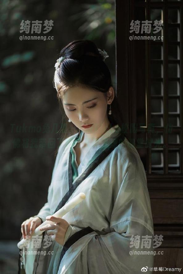 Tukmo兔几盟 - 帰蝶kicho校服写真，仿佛将我带回了那些无忧无虑的课堂时光。