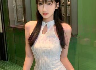 UGirls尤果网 - Sukki可儿的浴室写真：图包中的光影与故事交织