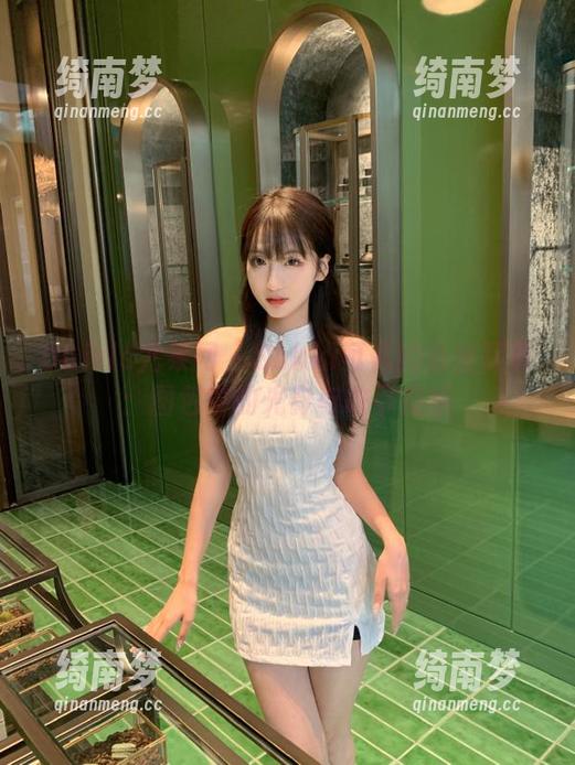 UGirls尤果网 - Sukki可儿的浴室写真：图包中的光影与故事交织