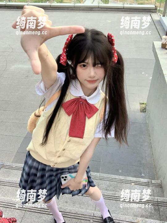 UGirls尤果网 - 张栩菲的粉色奇幻之旅，原图资源带你领略！