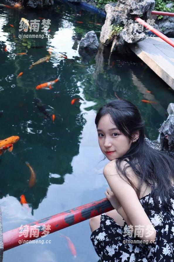 UGirls尤果网-谭晓彤 UGirls尤果网 - 在白裙梦境中徜徉:谭晓彤的写真作品原图分享