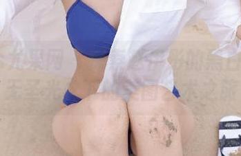 UGirls尤果网 - 探索赵伊彤的黑白写真：无圣光之下的美图艺术之旅