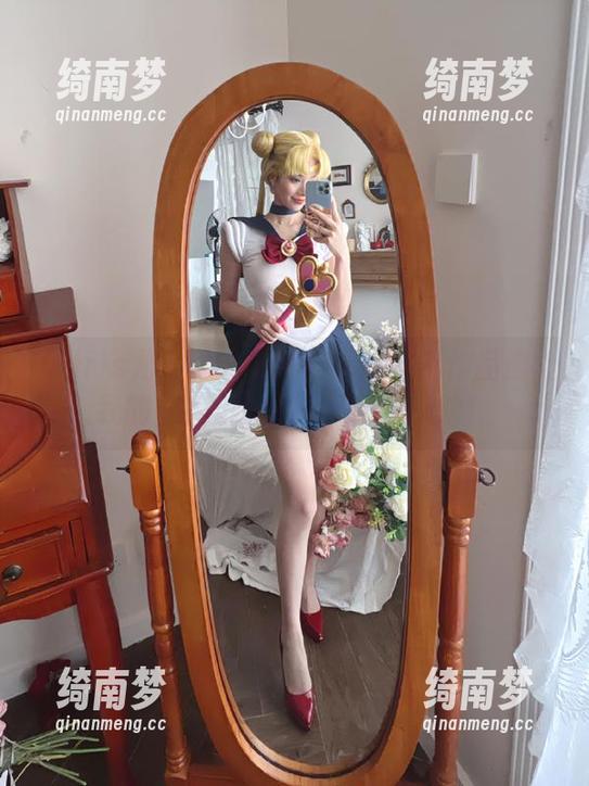 UGirls尤果网 - 当陈梓涵的镂空作品遇上我的审美，真是一场视觉灾难！