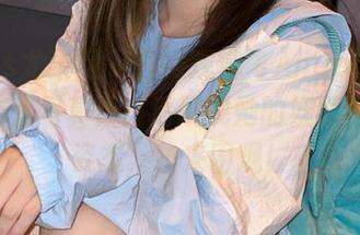 UGirls尤果网 - 在线观赏飞Angelababy的浴室写真：高清展现她的妩媚与撩人姿态，快来围观！
