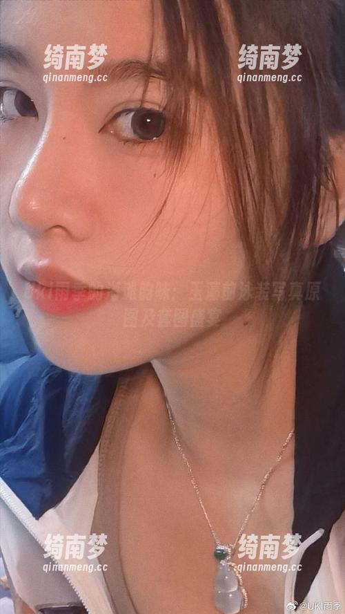 Uki雨季的海滩韵味：玉藻前泳装写真原图及套图盛宴