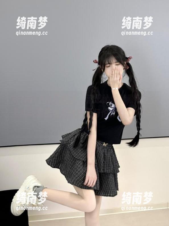 XINGYAN星颜社-潘思沁 XINGYAN星颜社 - 潘思沁倾情奉献,裤里丝写真图包展现她无与伦比的个人魅力!