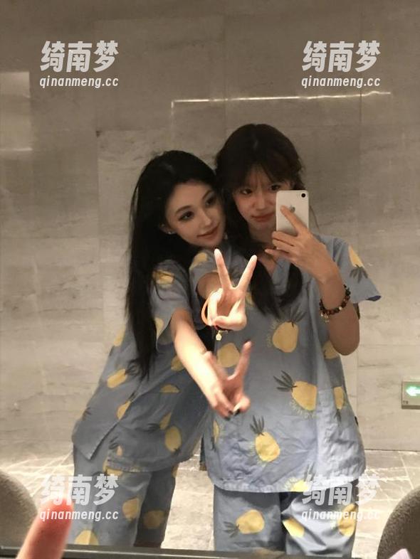 Xiuren秀人网 - 福利时刻：感受77qiqi的美腿写真，唤醒内心深处的渴望！