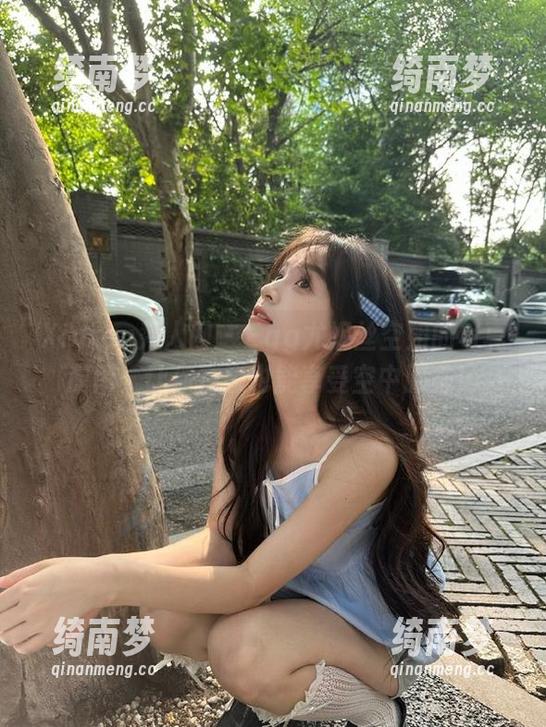 Xiuren秀人网 - Egg尤妮丝空姐的写真原图，让你在家也能享受空中服务！