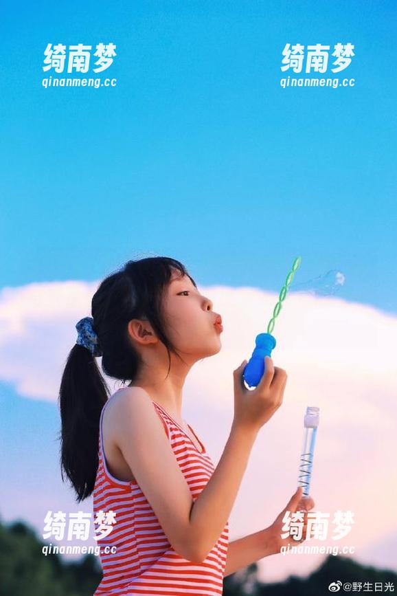 Xiuren秀人网-KOKO可可 Xiuren秀人网 - 探秘KOKO可可姐姐的写真系列:图片与原图展示她独特的摄影语言