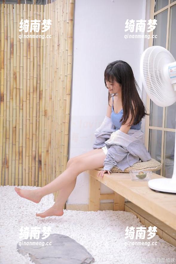 Xiuren秀人网 - lavinia肉肉女孩的写真作品：展现每一个细节的美丽合集