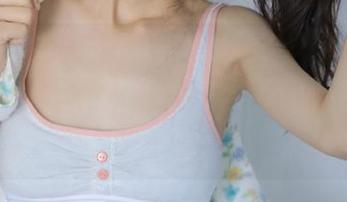 Xiuren秀人网 - 捕捉周周不吃香菜的每一个瞬间：高清比基尼美图，尽显青春火辣魅力，绝对不容错过！