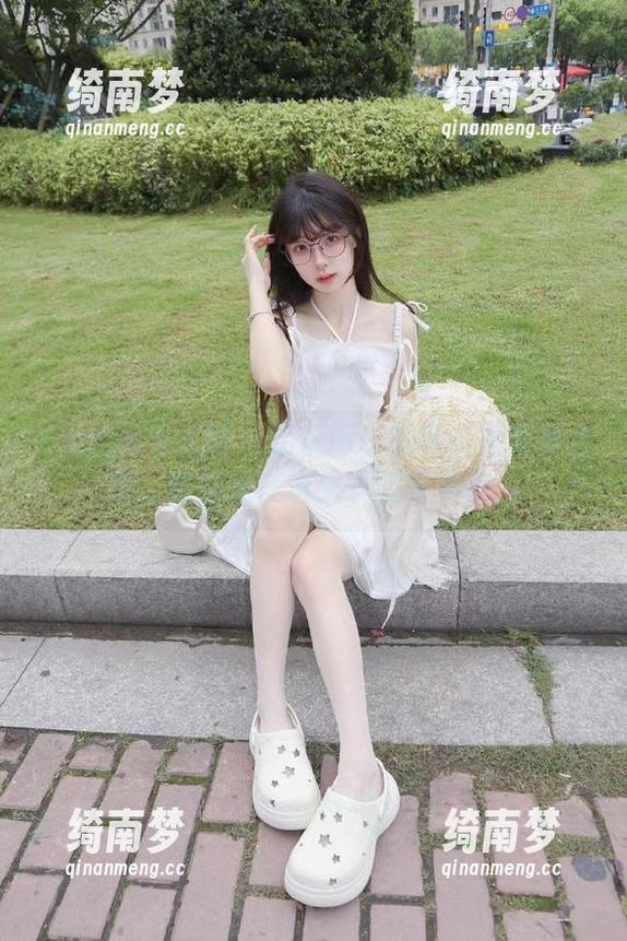 Xiuren秀人网-奈奈Fox Xiuren秀人网 - 奈奈Fox油亮高清写真合集,感受她在镜头下的无限魅力