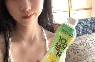 Xiuren秀人网 - 娜娜子呀旗袍写真原图合集：经典与时尚交融，展现绝美瞬间！