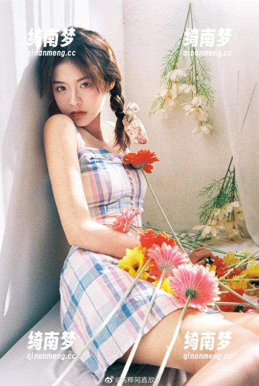 Xiuren秀人网 - 小爪几女神写真图集，感受每一滴诱惑与梦幻