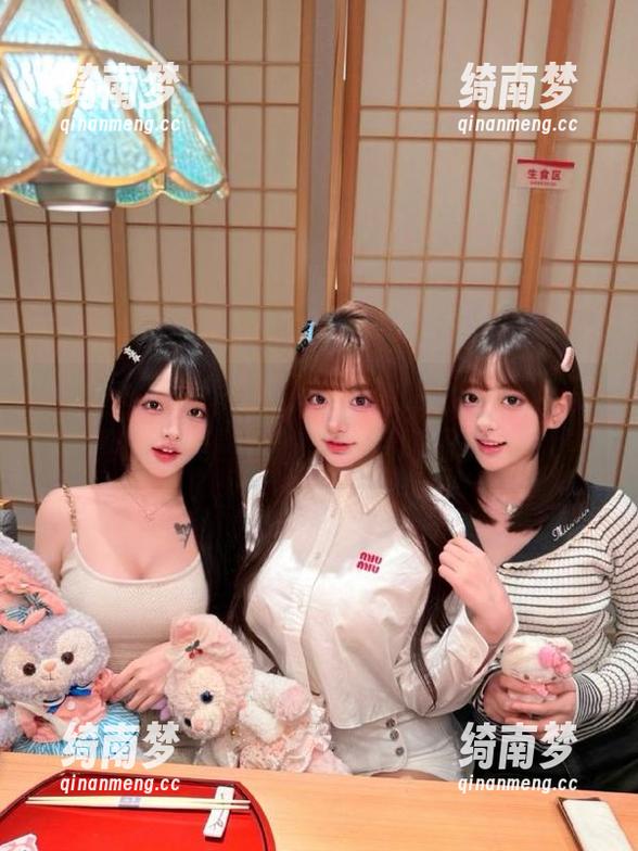 Xiuren秀人网 - 少女心雪雪，白丝与写真的完美融合，呈现梦幻般的图片