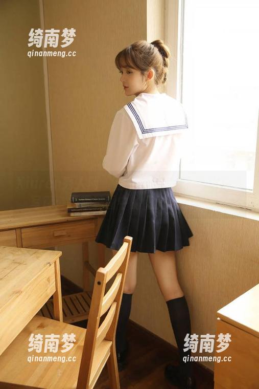 Xiuren秀人网 - 星小兔Meetu私房户外写真：探索美图中的阳光与绿色世界