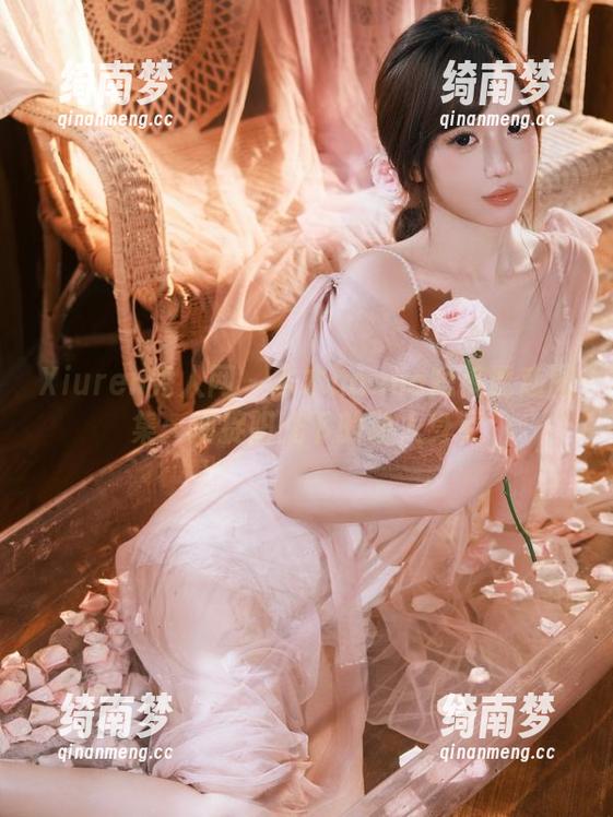 Xiuren秀人网 - 木木hanna短裤诱惑图集：捕捉阳光下的动人身姿