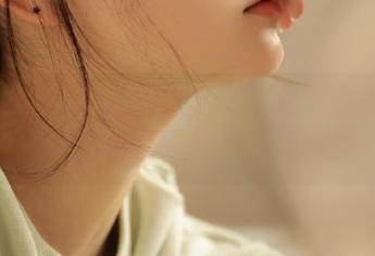 Xiuren秀人网 - 林文文美足写真美图合集：踩出自信，展现完美气质！