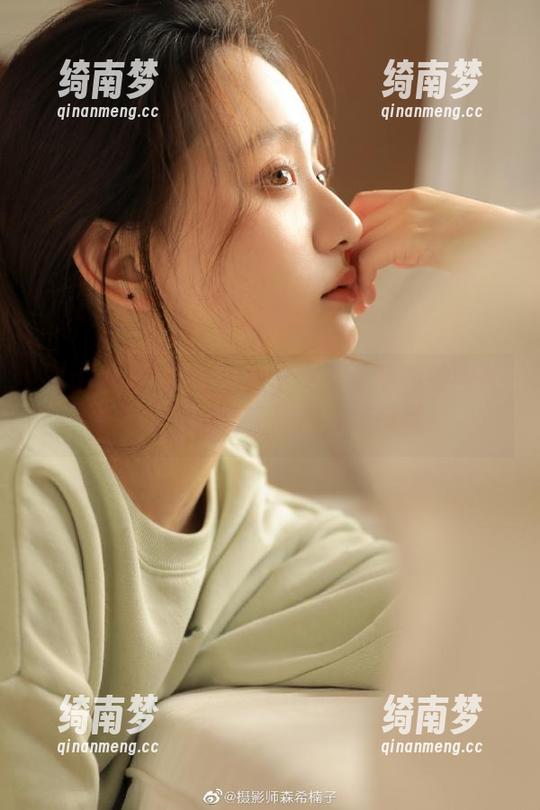 Xiuren秀人网-林文文 Xiuren秀人网 - 林文文美足写真美图合集:踩出自信,展现完美气质!