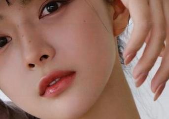 Xiuren秀人网 - 在天台上倾情绽放，观看林文文yooki的写真合集，感受美丽的无限可能！