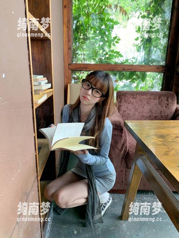 Xiuren秀人网 - 浸入林若凡F黑色套图的魅力，感受写真流露的性感气息