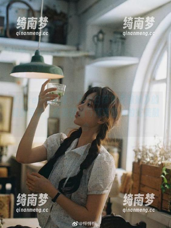 Xiuren秀人网 - 田兮白带来《妹妹》的最新写真，欣赏原图与精美图集的完美融合