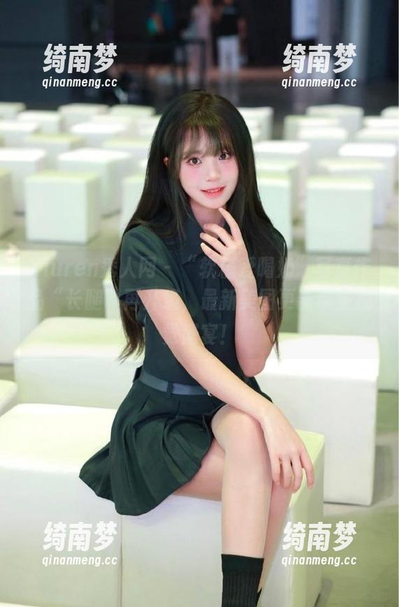 Xiuren秀人网 - “软糖爱喝奶”写真作品“长腿”再升级，最新美图更新带来视觉盛宴！
