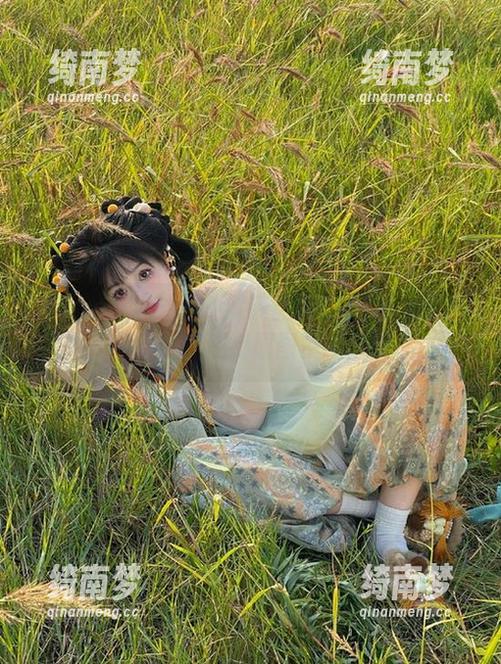 Xiuren秀人网 - 解锁黄婧GIGI套装的时尚魅力，独特原图资源分享