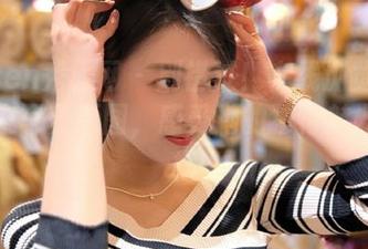 Xiuren秀人网 - 别错过！在线浏览黄歆苑泳衣写真原图，感受她的独特魅力与风格
